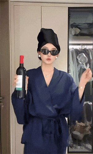 10分钟轻松养成女明星「绸缎发」新葡京洗完头自然风干还是吹干