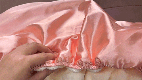 10分钟轻松养成女明星「绸缎发」新葡京洗完头自然风干还是吹干好?(图2) 10分钟轻松养成女明星「绸缎发」新葡京洗完头自然风干还是吹干好?(图2)