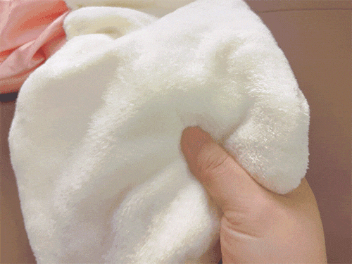 10分钟轻松养成女明星「绸缎发」新葡京洗完头自然风干还是吹干好?(图6) 10分钟轻松养成女明星「绸缎发」新葡京洗完头自然风干还是吹干好?(图6)