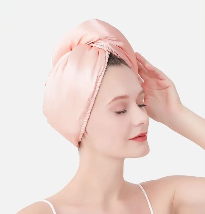 10分钟轻松养成女明星「绸缎发」新葡京洗完头自然风干还是吹干好?(图15) 10分钟轻松养成女明星「绸缎发」新葡京洗完头自然风干还是吹干好?(图15)