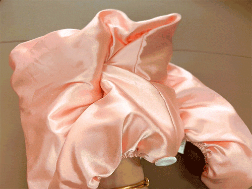 10分钟轻松养成女明星「绸缎发」新葡京洗完头自然风干还是吹干好?(图9) 10分钟轻松养成女明星「绸缎发」新葡京洗完头自然风干还是吹干好?(图9)