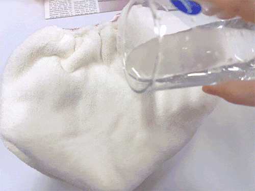 10分钟轻松养成女明星「绸缎发」新葡京洗完头自然风干还是吹干好?(图11) 10分钟轻松养成女明星「绸缎发」新葡京洗完头自然风干还是吹干好?(图11)