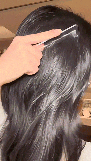 10分钟轻松养成女明星「绸缎发」新葡京洗完头自然风干还是吹干好?(图18) 10分钟轻松养成女明星「绸缎发」新葡京洗完头自然风干还是吹干好?(图18)